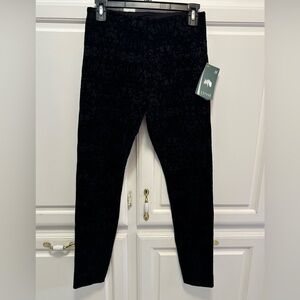 Lysse Brocade Flocked Ponte Black Skinny Pants NWT Women’s Size Small